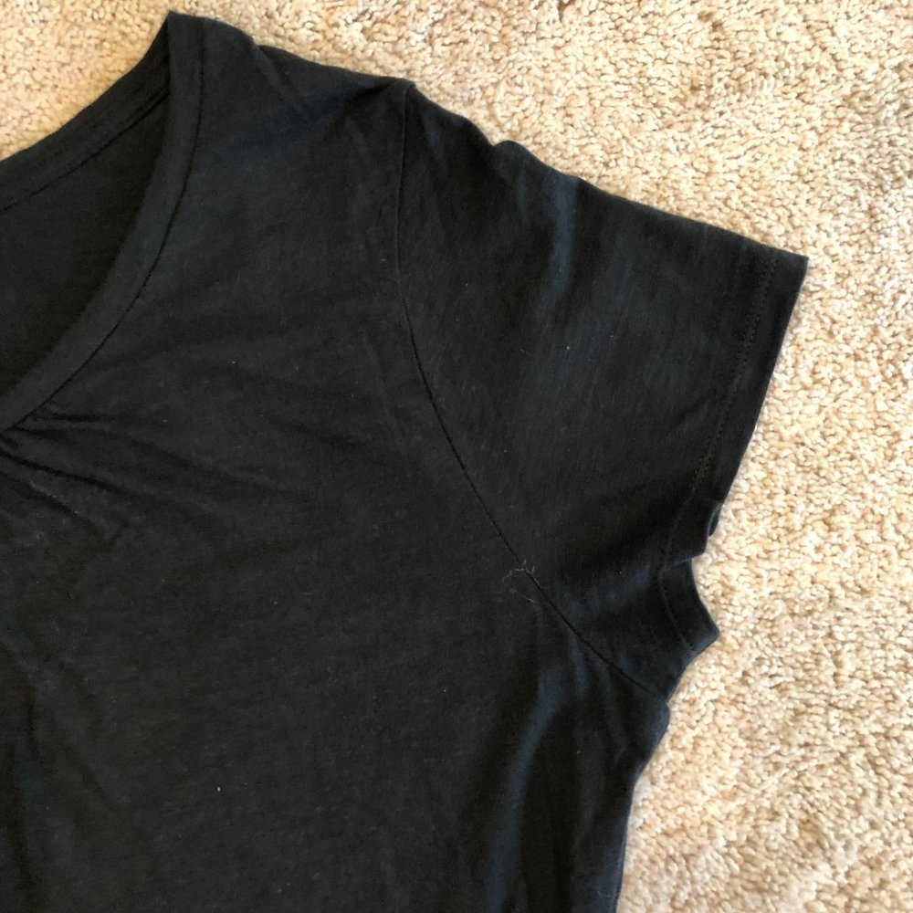 Hanes Live Love Comfort Black Striated V-neck Cap Short-Sleeve Women's Tee Top - Picture 6 of 8